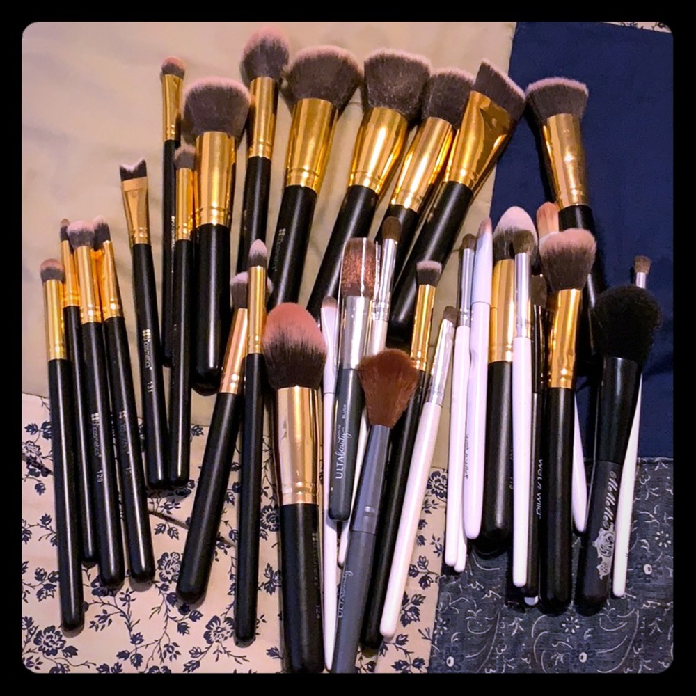 MIXED MAKEUP BRUSHES!